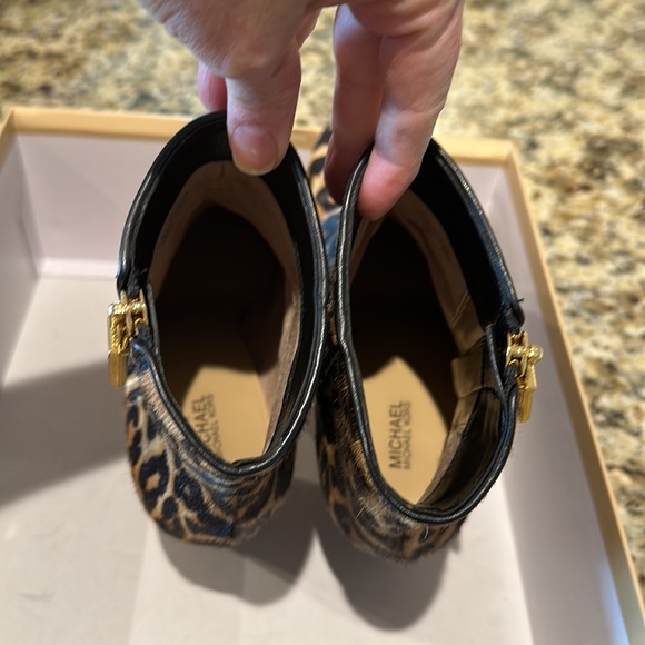 Michael Kors Margaret Bootie printed Haircalf - Picture 15 of 16